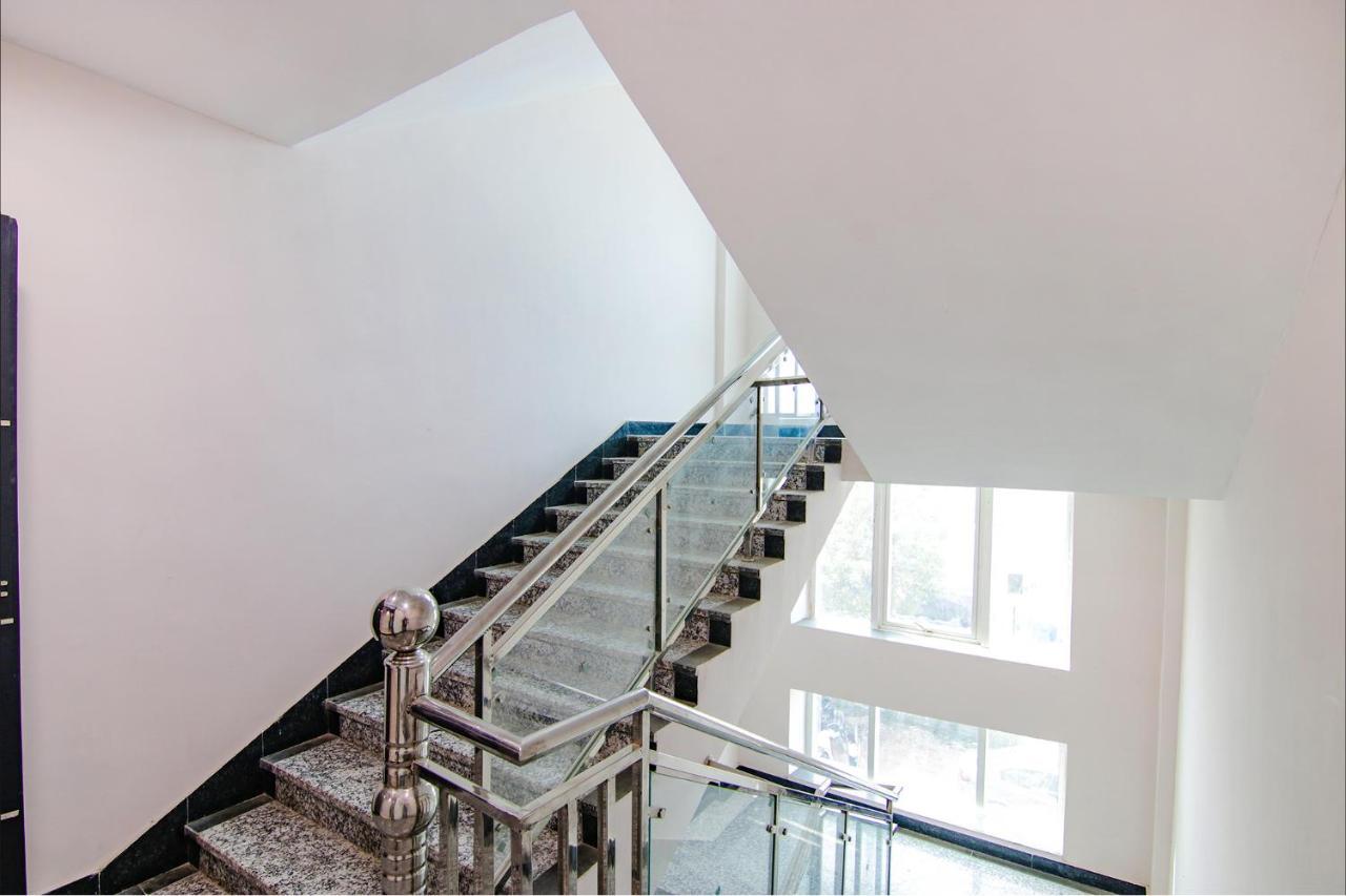 Fabhotel Satyam International Noida Exterior photo