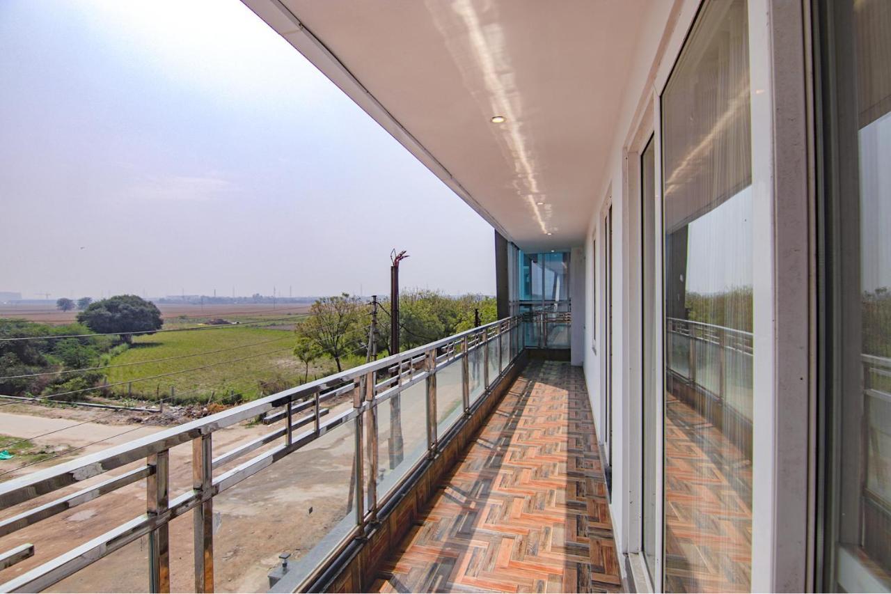 Fabhotel Satyam International Noida Exterior photo