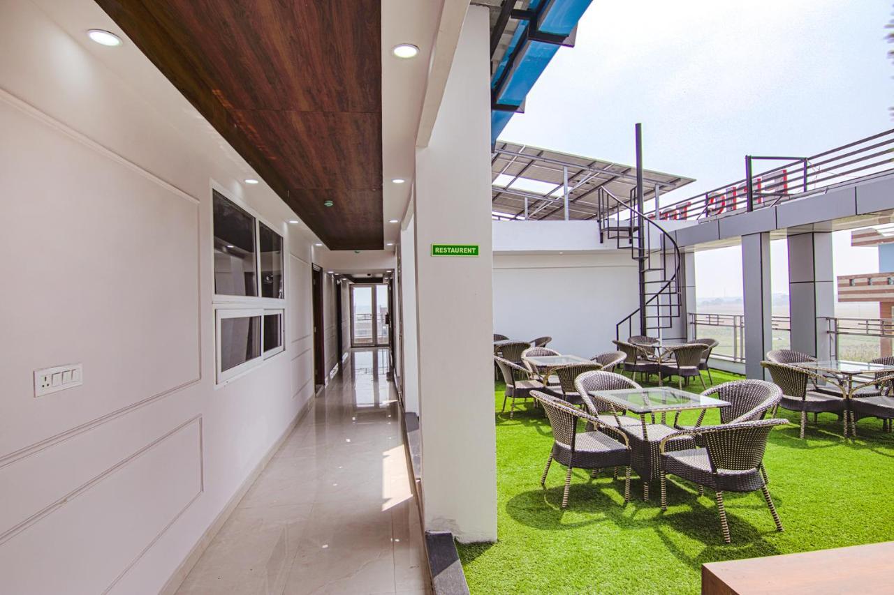 Fabhotel Satyam International Noida Exterior photo