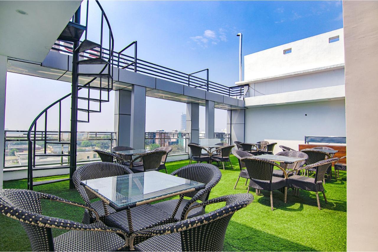 Fabhotel Satyam International Noida Exterior photo
